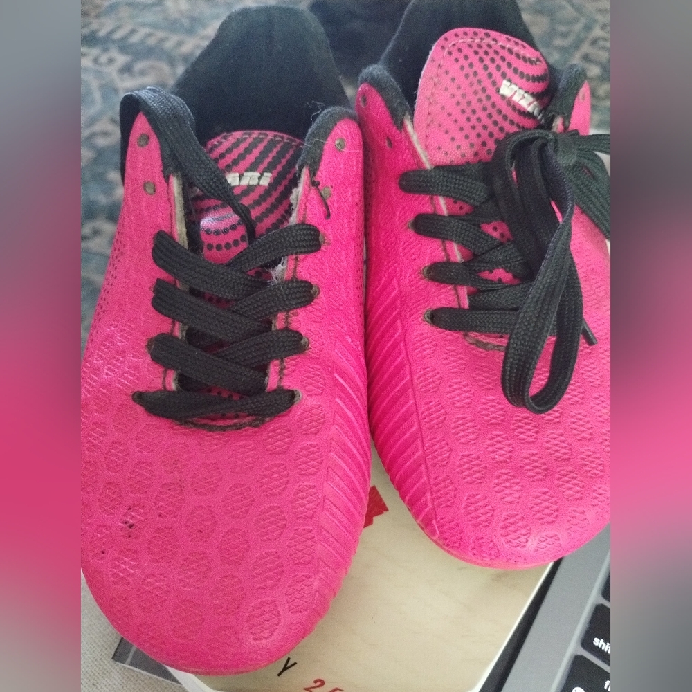Youth kids pink soccer cleats size 11
